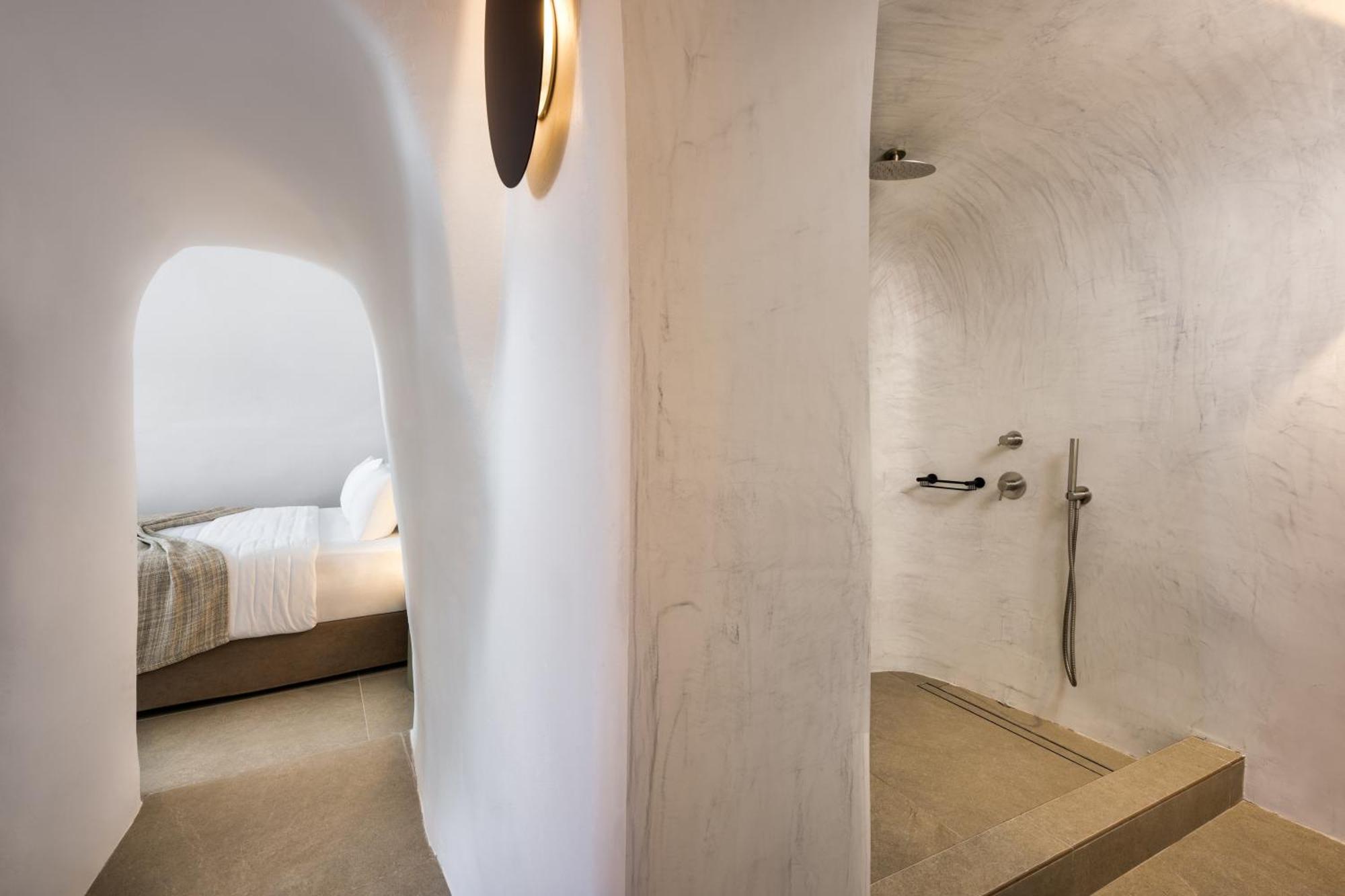 Superior Cave with Courtyard View,1556498566:JPEG